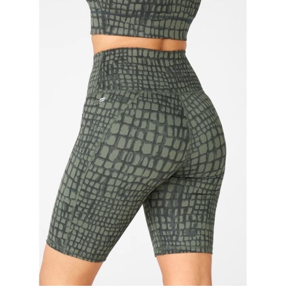 Fabletics Shorts Green Snake